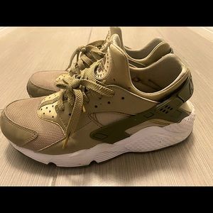NIKE huarache air size 10.5 Mens